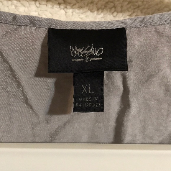 Top - Picture 2 of 3